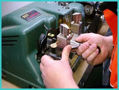 Advanced Locksmith Service Cleveland, OH 216-714-0230 - 18-key-making